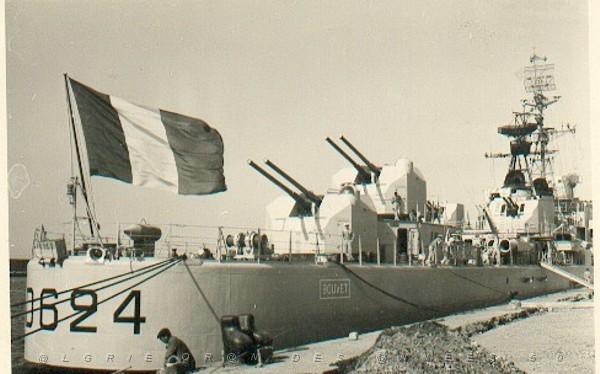 ESCORTEUR LE BOUVET D624 A QUAI D ORAN.JPG